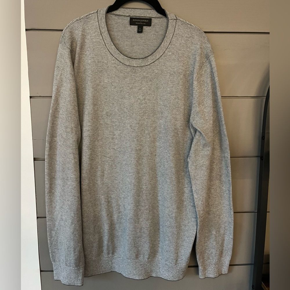 BANANA REPUBLIC Mens Size Large Premium Luxe Yarn Crew Neck Gray Sweater